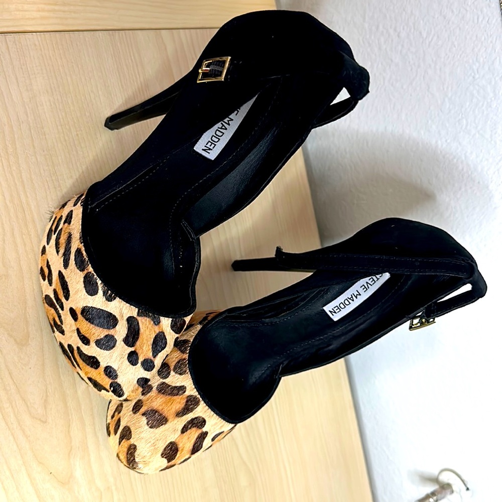 Nine West set of high heels size 9.5M real fur, cheetah style, wore once.